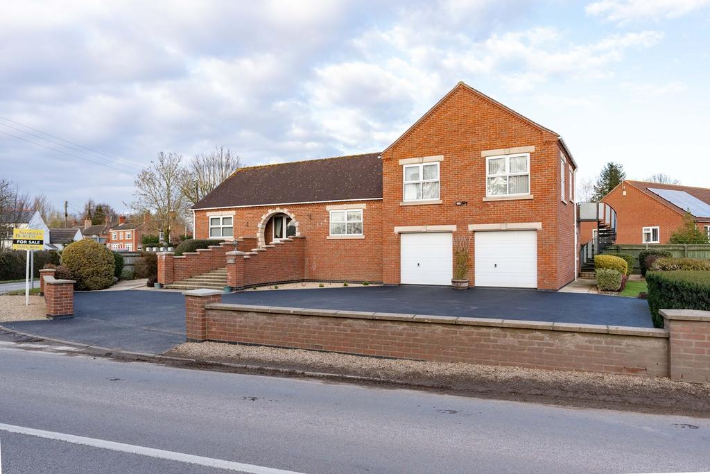 Willington Road, Kirton End, Boston, PE20 3 bed detached bungalow for