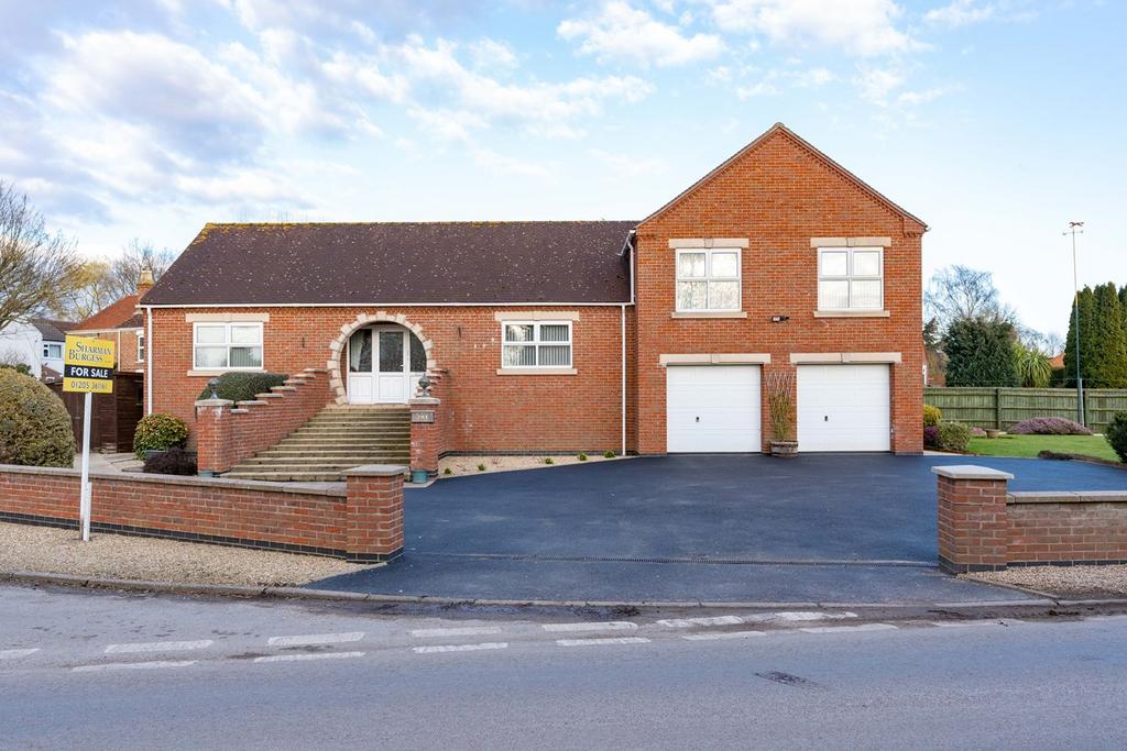 Willington Road, Kirton End, Boston, PE20 3 bed detached bungalow for