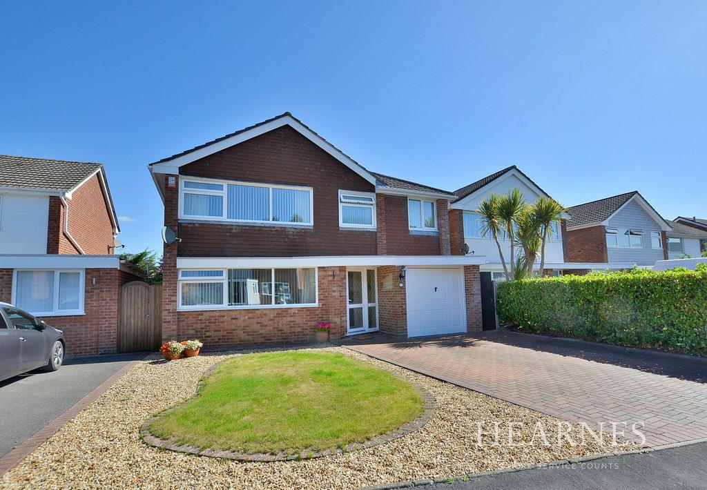 Wollaton Road, Ferndown, BH22 4 bed detached house for sale £500,000