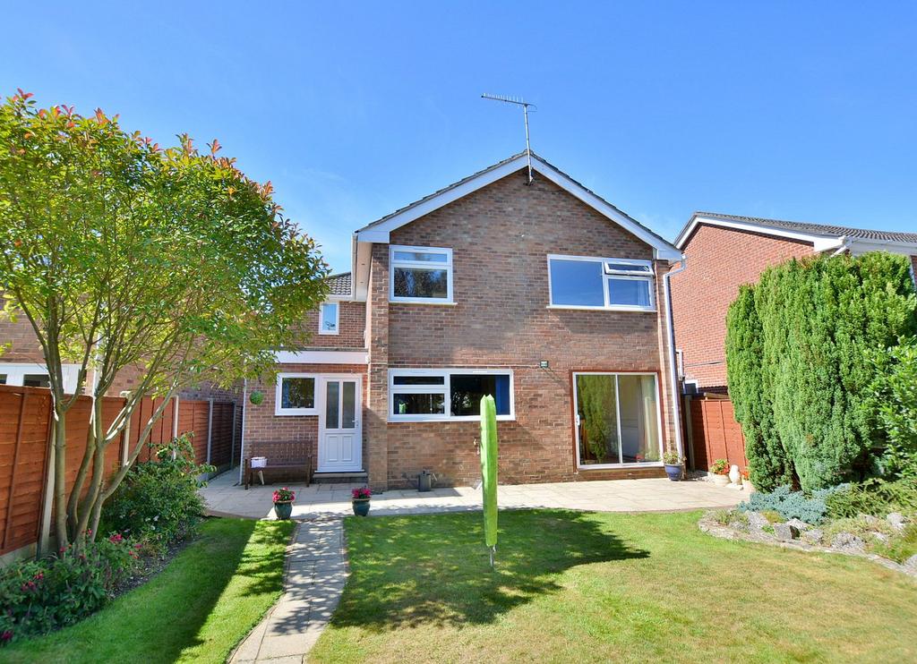 Wollaton Road, Ferndown, BH22 4 bed detached house for sale £500,000