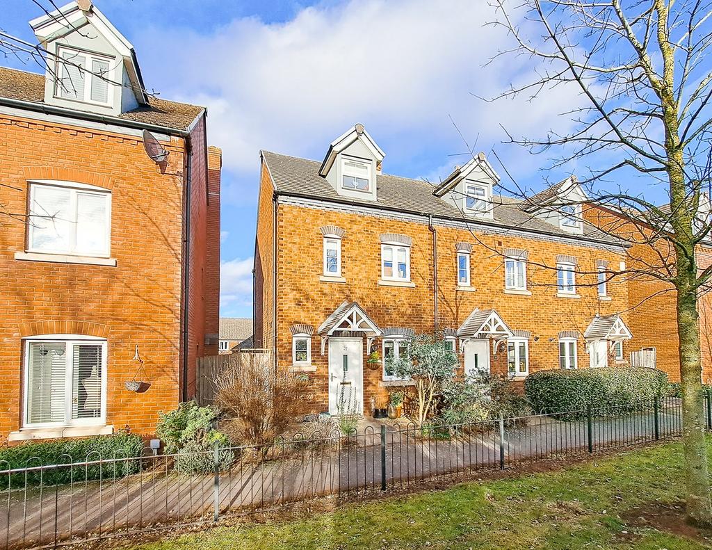 Falkland Road, Lichfield, WS14 3 bed end of terrace house £290,000