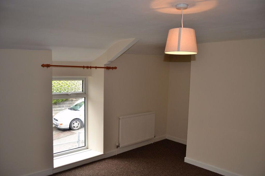 Allen Street, Mountain Ash 2 bed house £595 pcm (£137 pw)