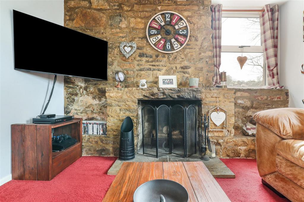 Walls Quarry, Hill, Stroud 3 bed detached house £450,000
