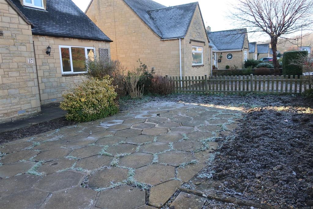 Letch Hill Drive, BourtonontheWater 3 bed detached bungalow £1,400