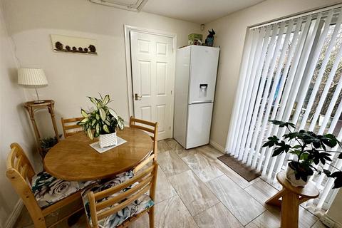 2 Cennin Pedr, Barry, CF63 1DF