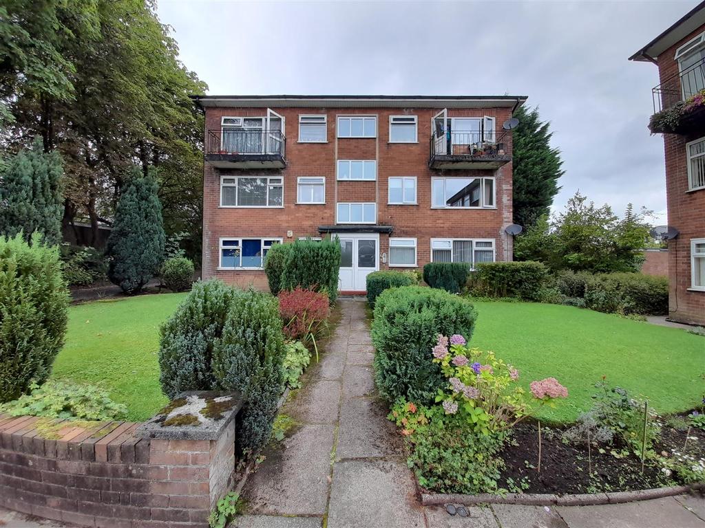 Lavenham Close, Bury 1 bed apartment £595 pcm (£137 pw)
