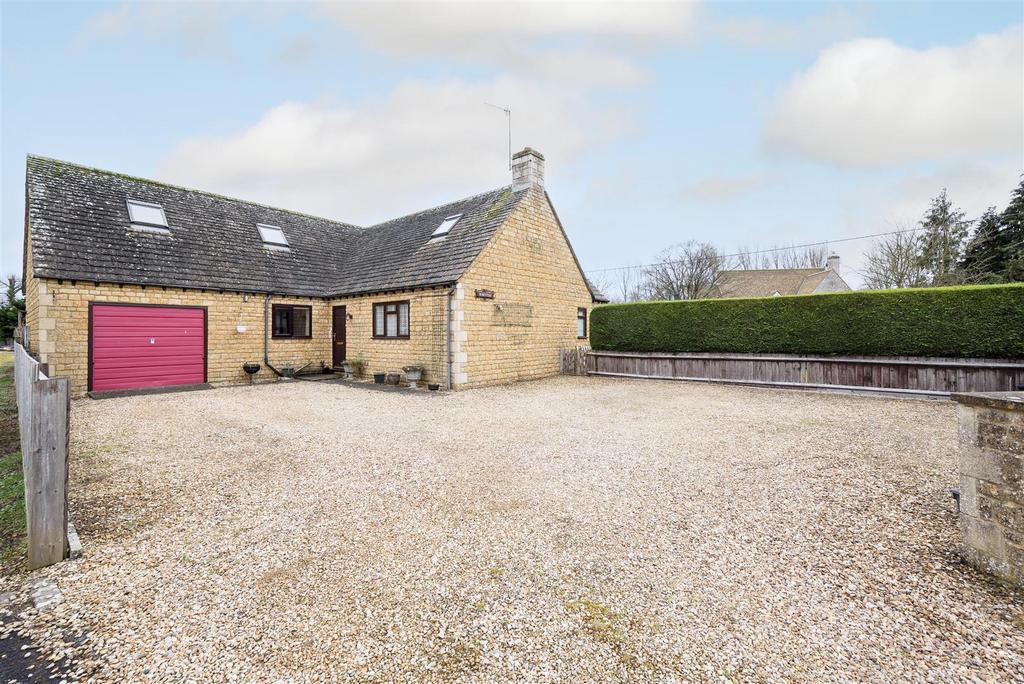 Rye Close, BourtonOnTheWater... 5 bed detached bungalow £725,000