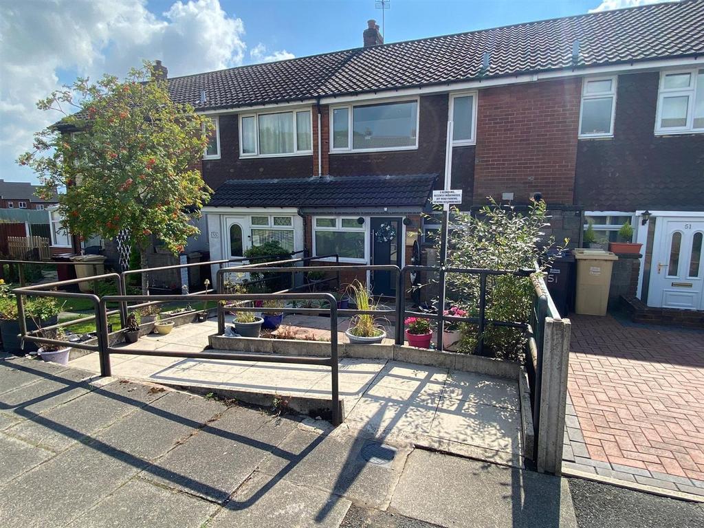 Thirlmere Avenue, Horwich, Bolton 3 bed townhouse £800 pcm (£185 pw)
