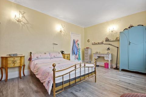 83 Fairlawn Park, London, SE26 5SB