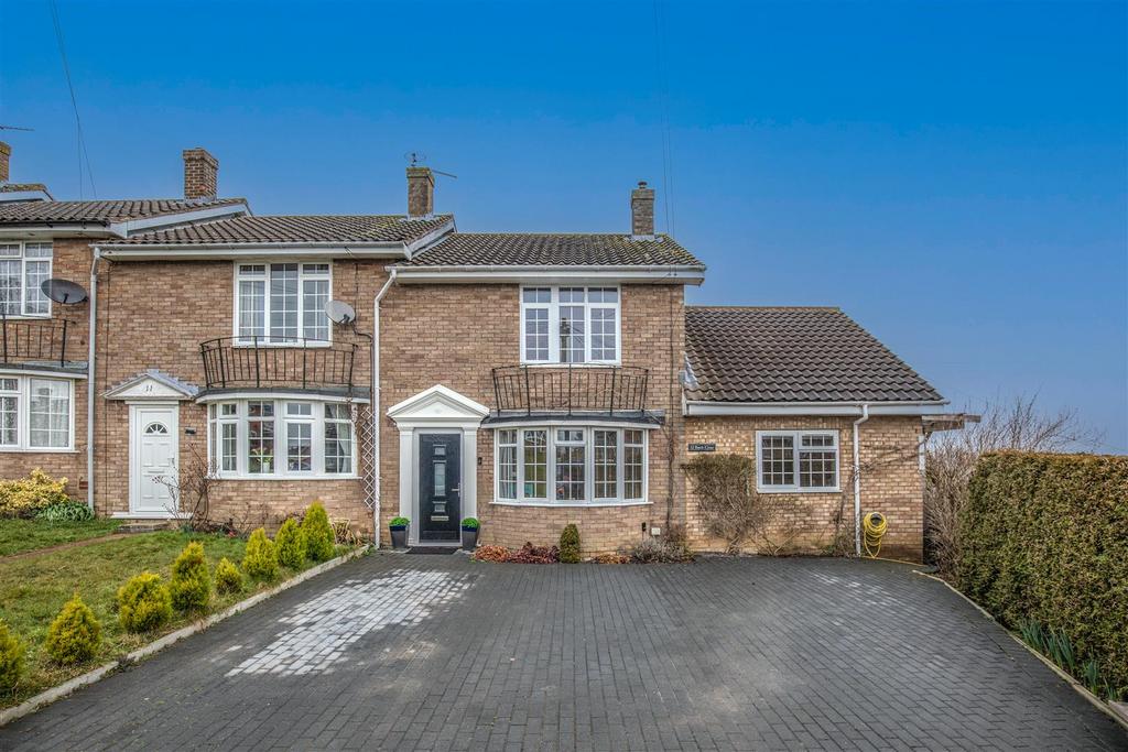 Birch Close, Uckfield 3 bed terraced house £415,000