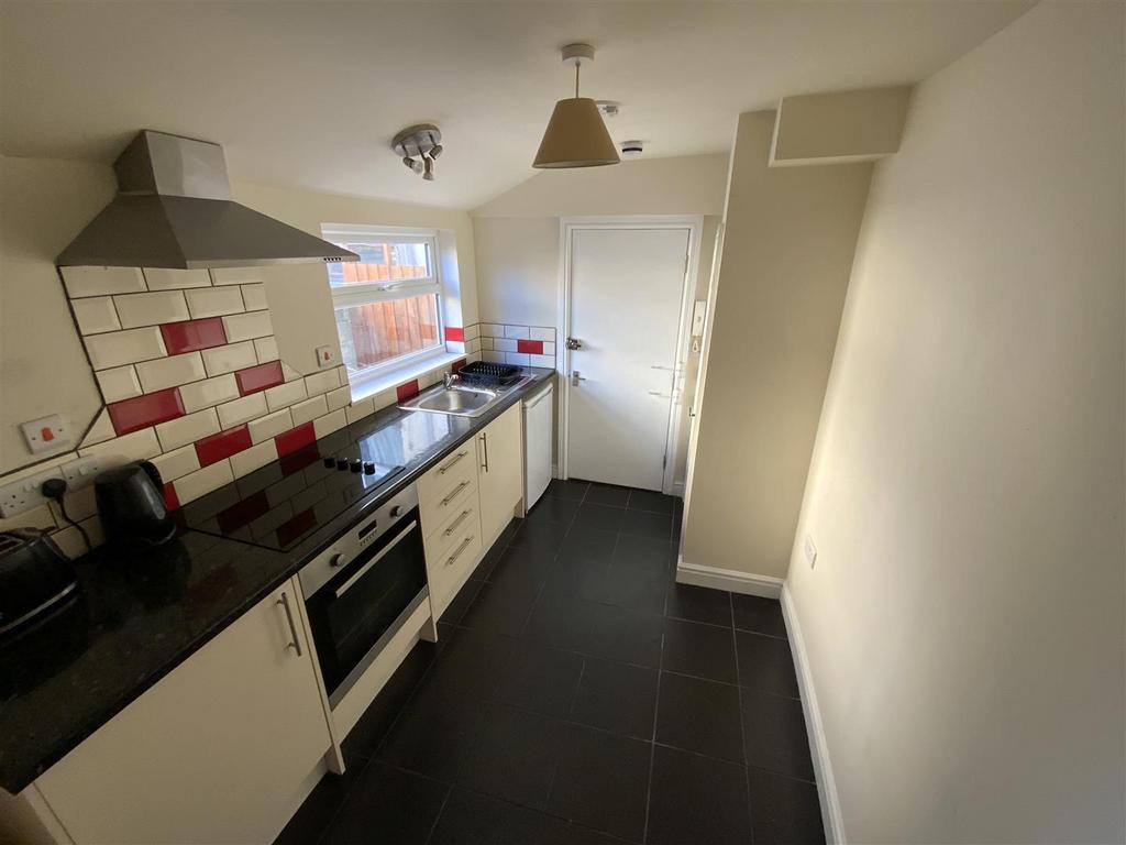 Sunflower Road, Barnstaple Studio £70,000