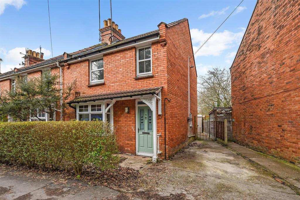 South Street, Andover 2 bed end of terrace house £275,000