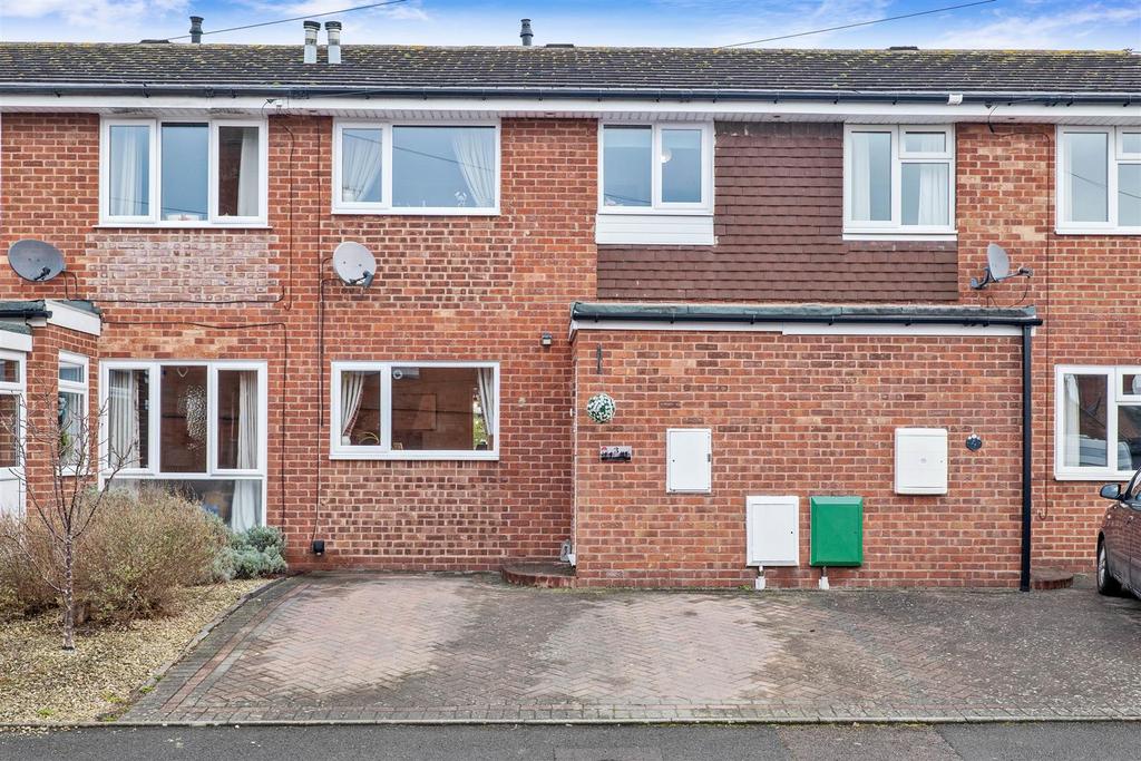 Balmoral Close, Evesham 3 bed terraced house for sale £230,000