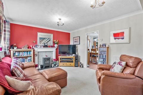 3 Balmoral Close, Evesham, WR11 4QN