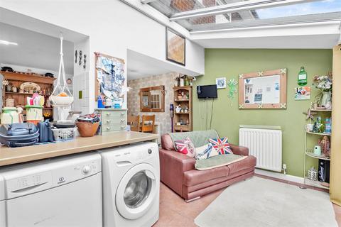 3 Balmoral Close, Evesham, WR11 4QN