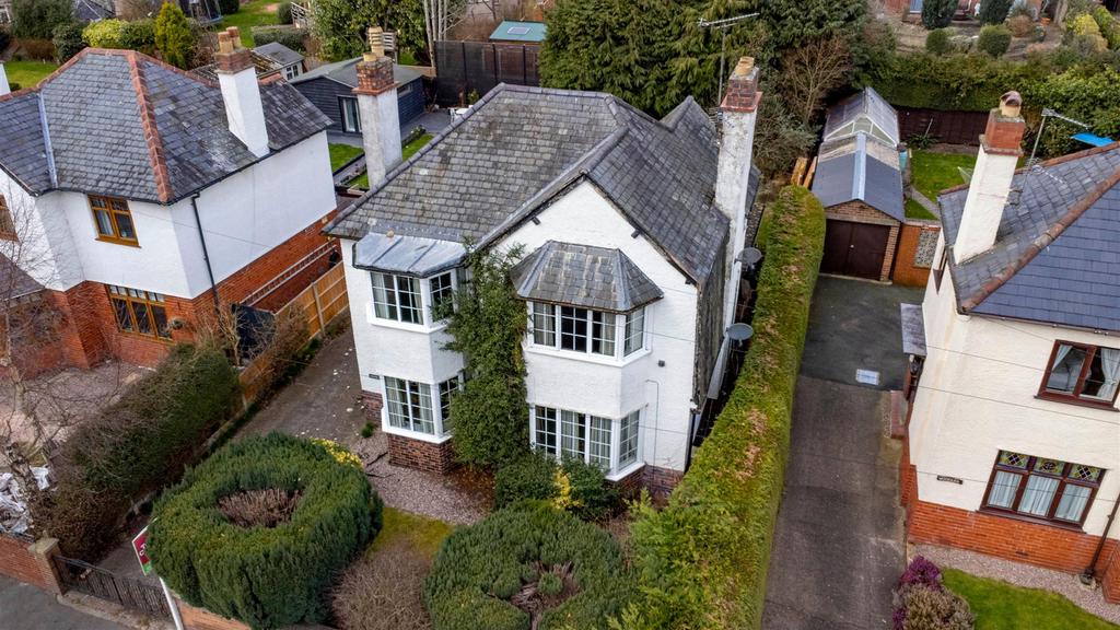 Middleton Road, Oswestry 3 bed detached house £275,000