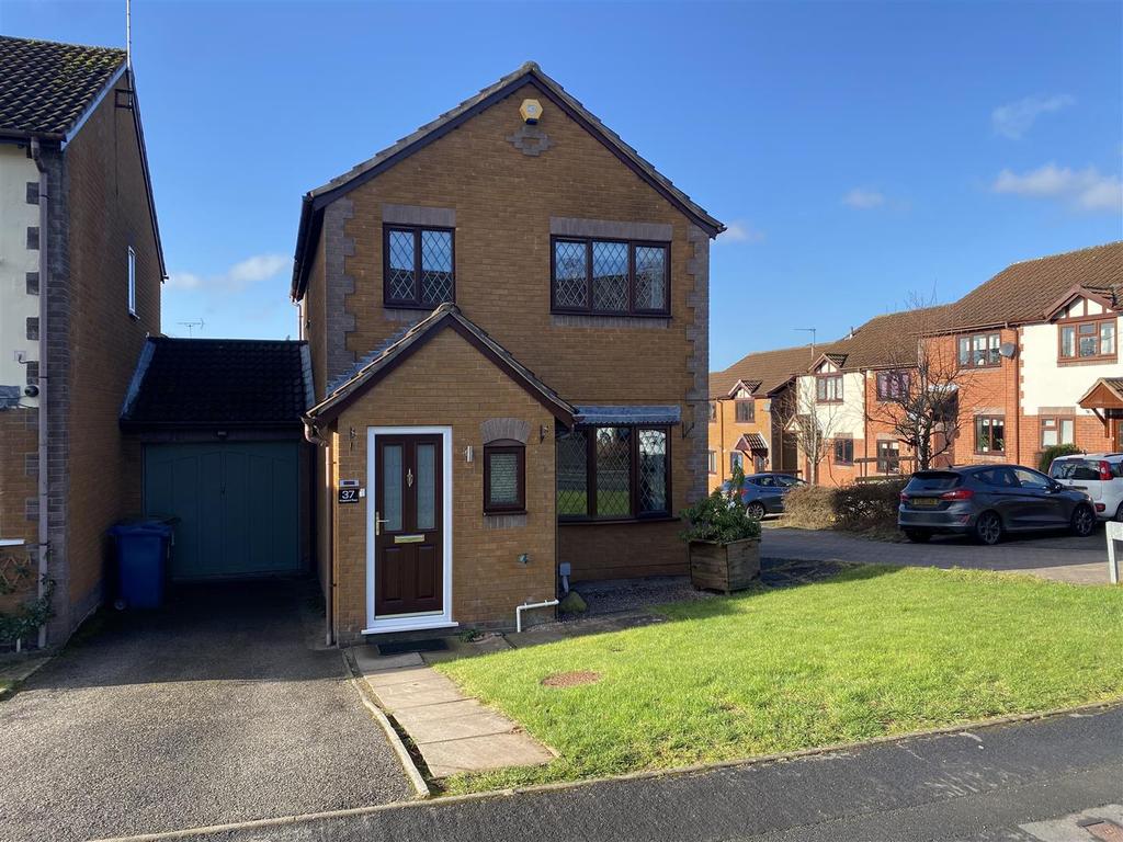 Kingsland Road, Stone 3 bed detached house £240,000