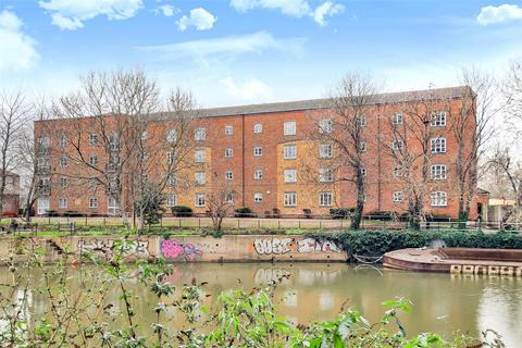 Studio for sale, Otter Close, Stratford