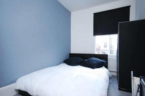 1 bedroom apartment to rent - Park Hall Road, London