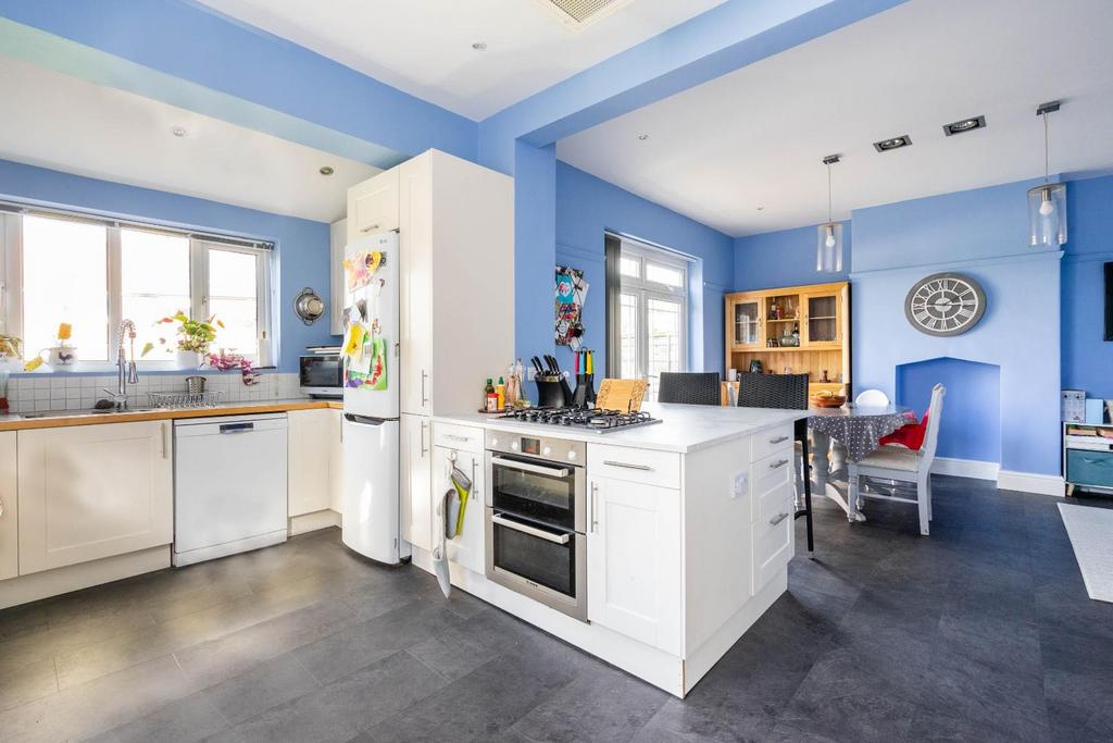 Muncastergate, York 4 bed semidetached house £575,000