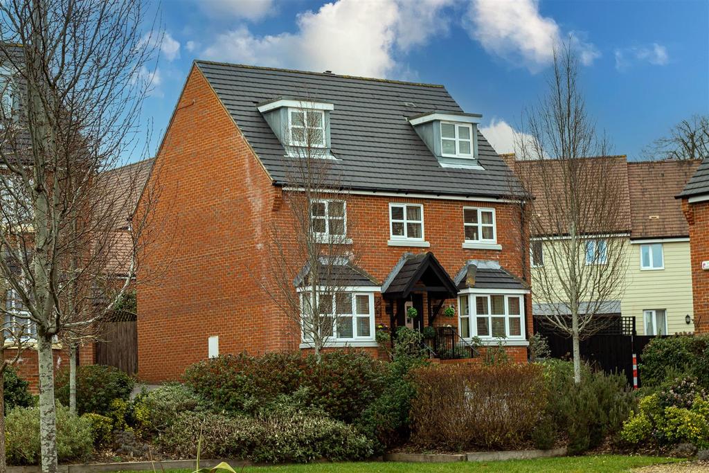 Larkspur Drive, Burgess Hill 5 bed detached house for sale £675,000