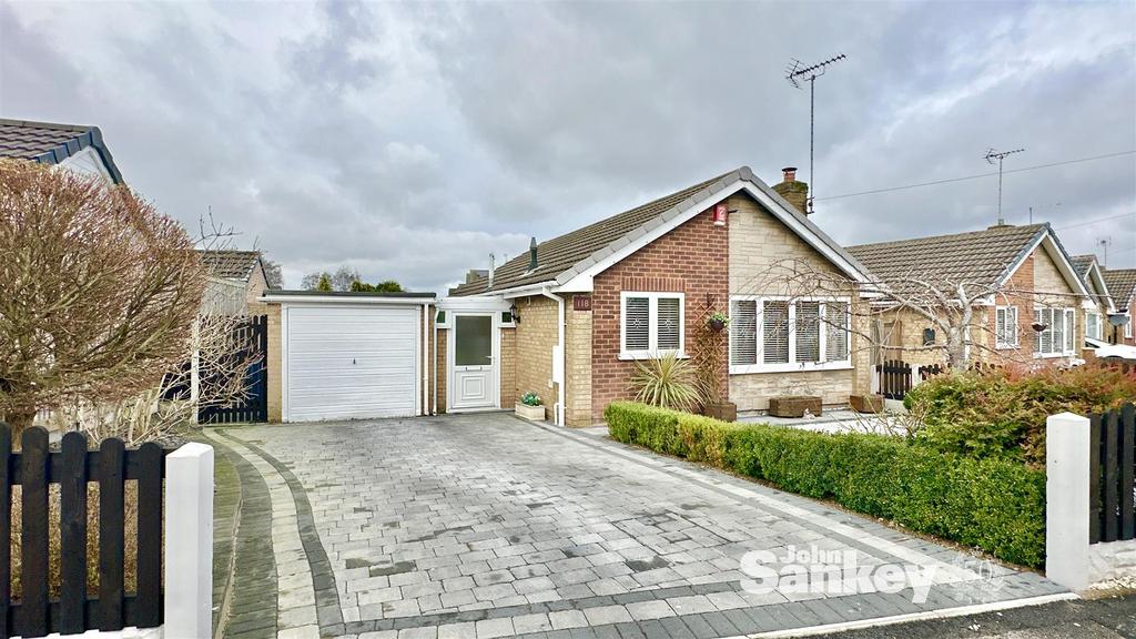 Worcester Avenue, Mansfield... 2 bed detached bungalow £190,000