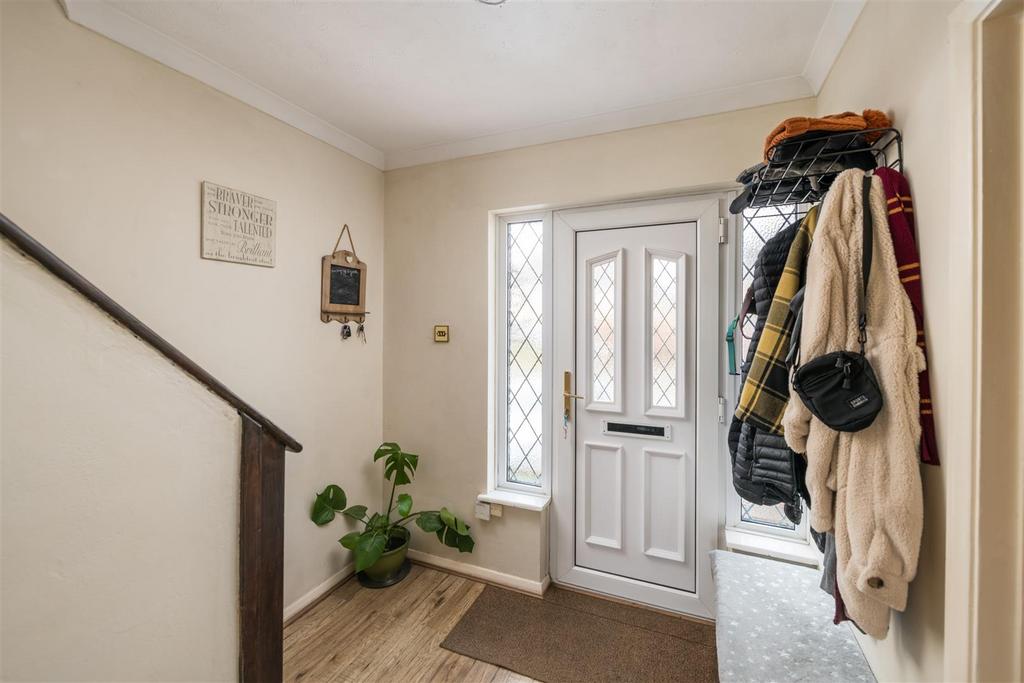 Arbutus Road, Redhill 3 bed semidetached house £475,000