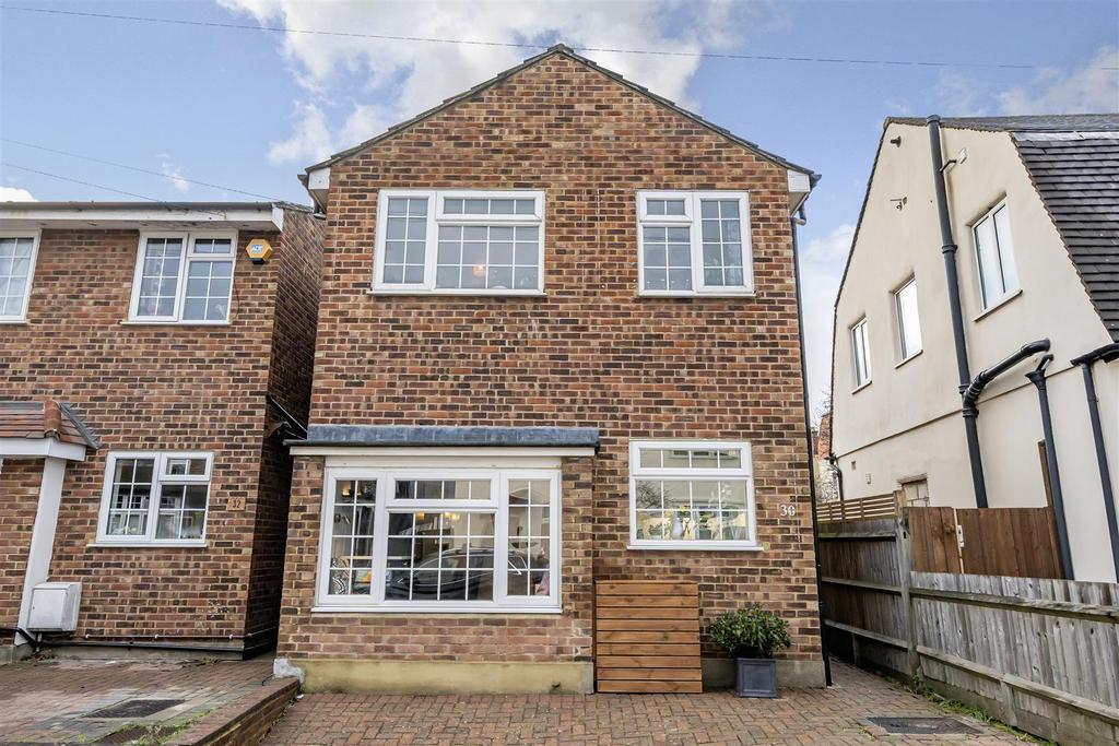 Minniedale, Surbiton 2 bed detached house £625,000