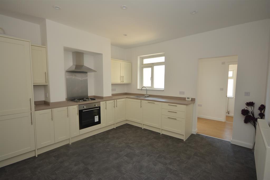 Queen Street, Brimington... 2 bed end of terrace house £675 pcm (£156 pw)