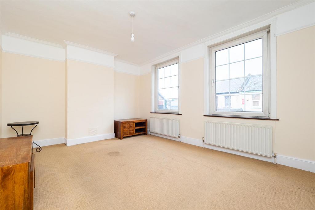 Westmead Road, Sutton 3 bed for sale £300,000