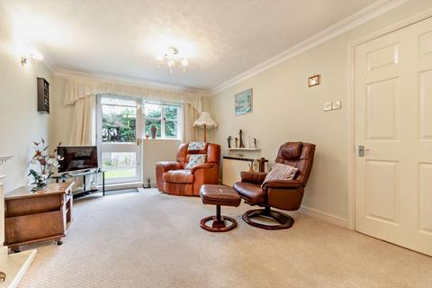 2 bedroom flat for sale - Wedderburn Lodge, Wetherby Road, Harrogate, HG2 7SQ