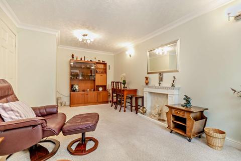 2 bedroom flat for sale, Wedderburn Lodge, Wetherby Road, Harrogate, HG2 7SQ