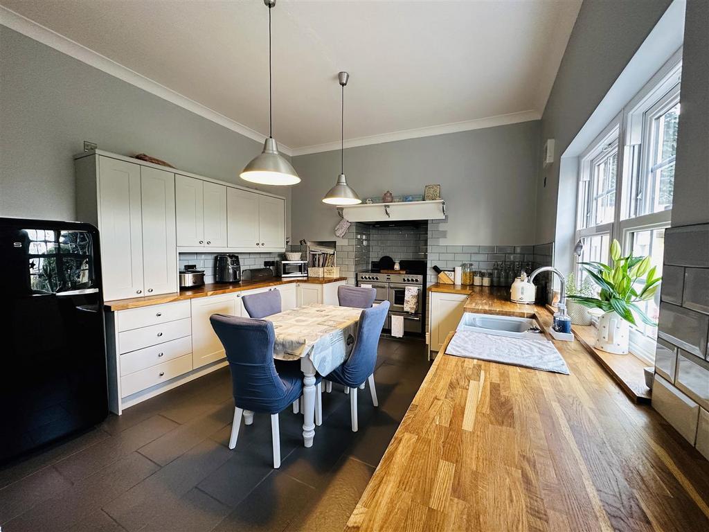 Street, Snaith, Goole 4 bed semidetached house for sale £350,000
