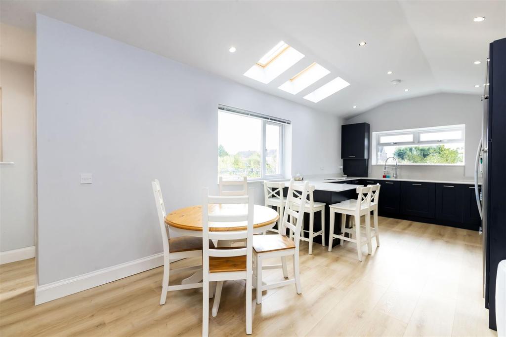 Park Road, 3 bed semidetached house £1,595 pcm (£368 pw)