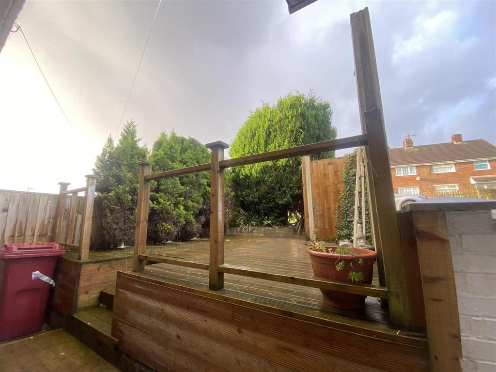 Slant Lane, Shirebrook 3 bed semidetached house £135,000