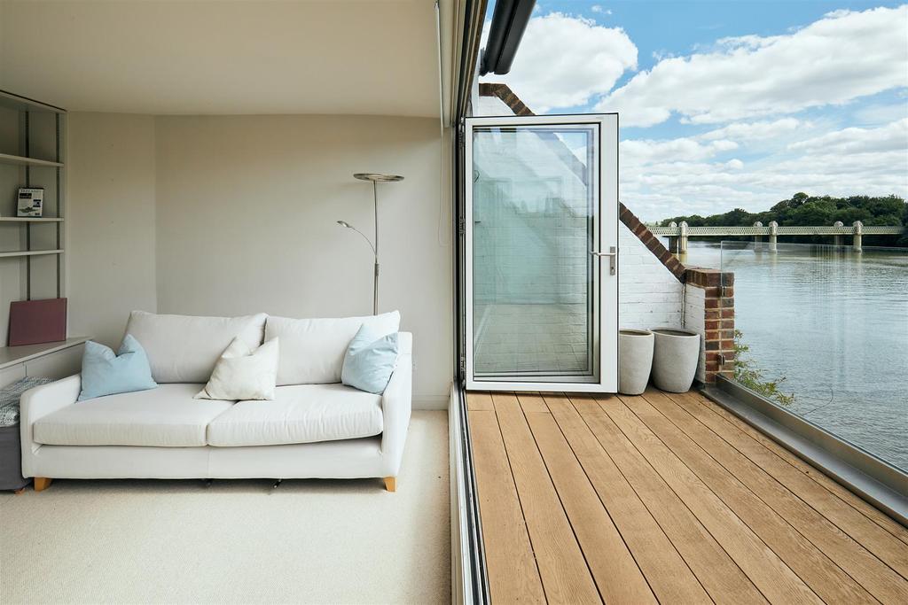 Strand On The Green, London, W4 4 bed terraced house £1,500,000