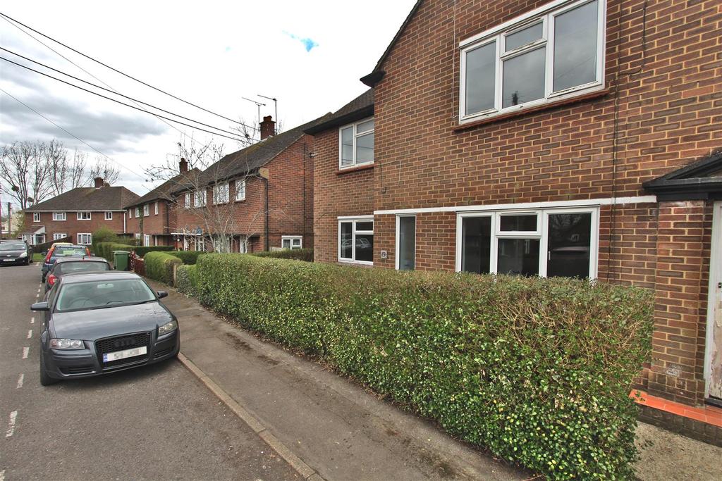 Winchs Garth, Staplehurst, Tonbridge 2 bed flat £1,050 pcm (£242 pw)