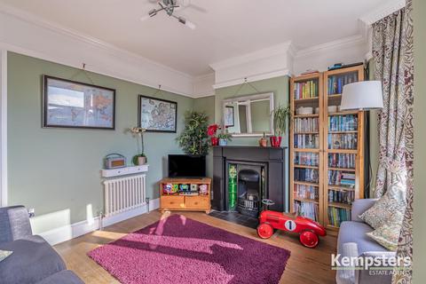 103 Dock Road, Grays, RM17 6EY