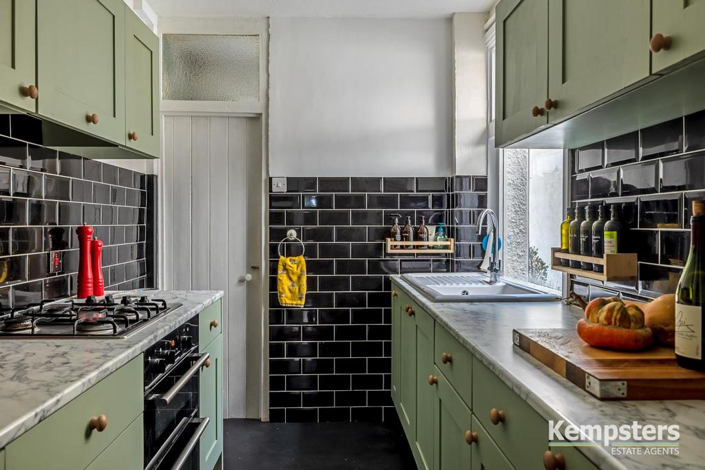 Kitchen 1.jpg