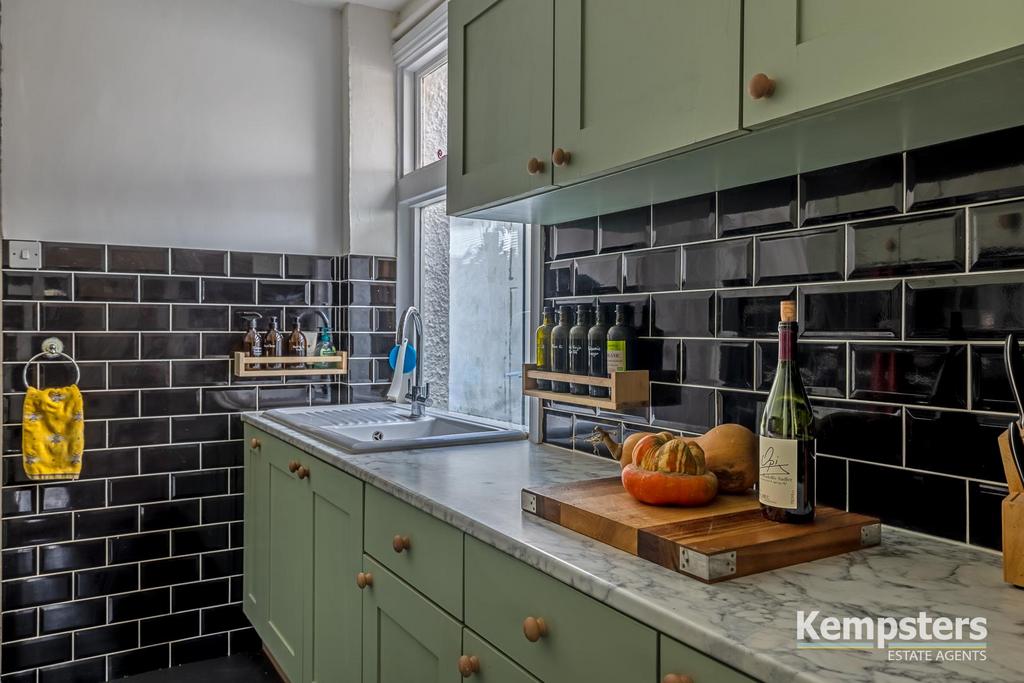 Kitchen 2.jpg