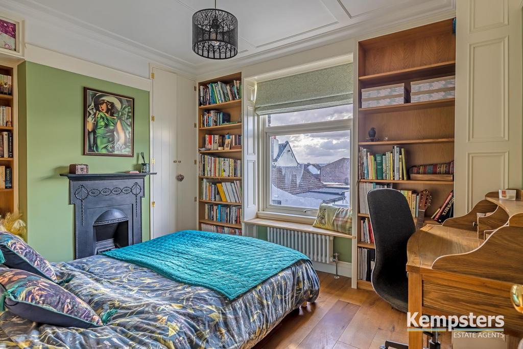 Bedroom 1.jpg