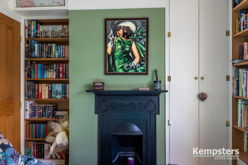 Bedroom 1 3rd.jpg