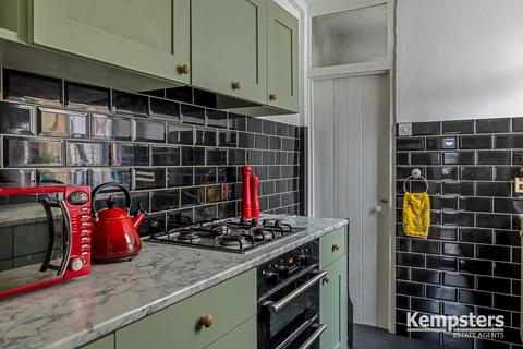 103 Dock Road, Grays, RM17 6EY