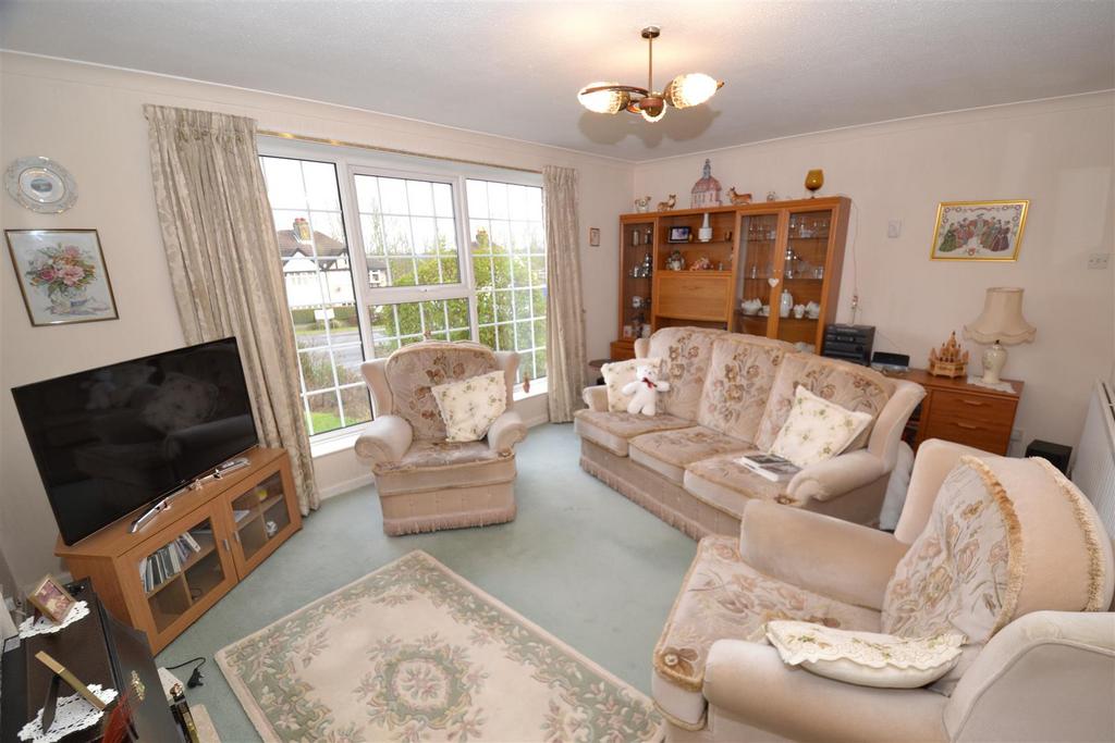 Whitehall Road, Wyke, Bradford 2 bed detached house £175,000