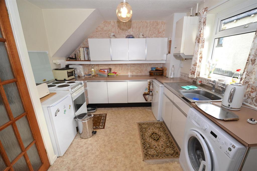 Whitehall Road, Wyke, Bradford 2 bed detached house £175,000