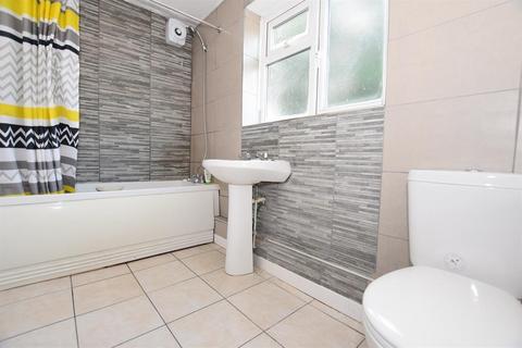 124 Adelaide Road, Southampton, SO17 2HX