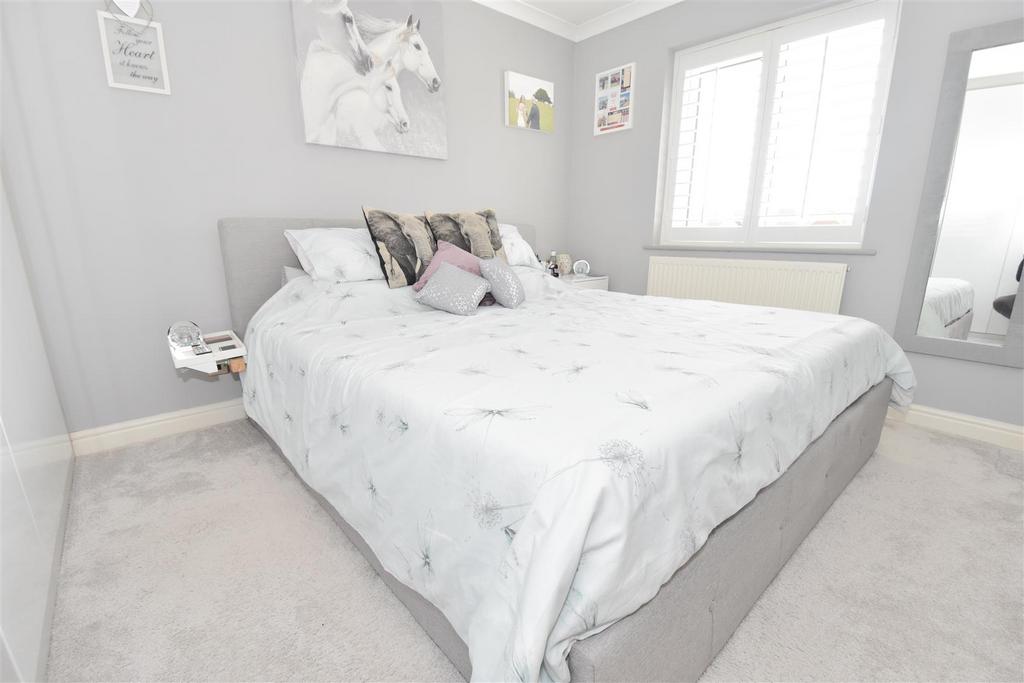 013 - Master Bedroom 1.jpg