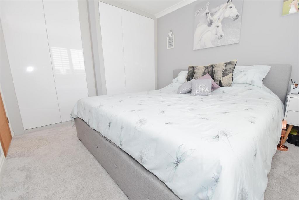 014 - Master Bedroom 2.jpg