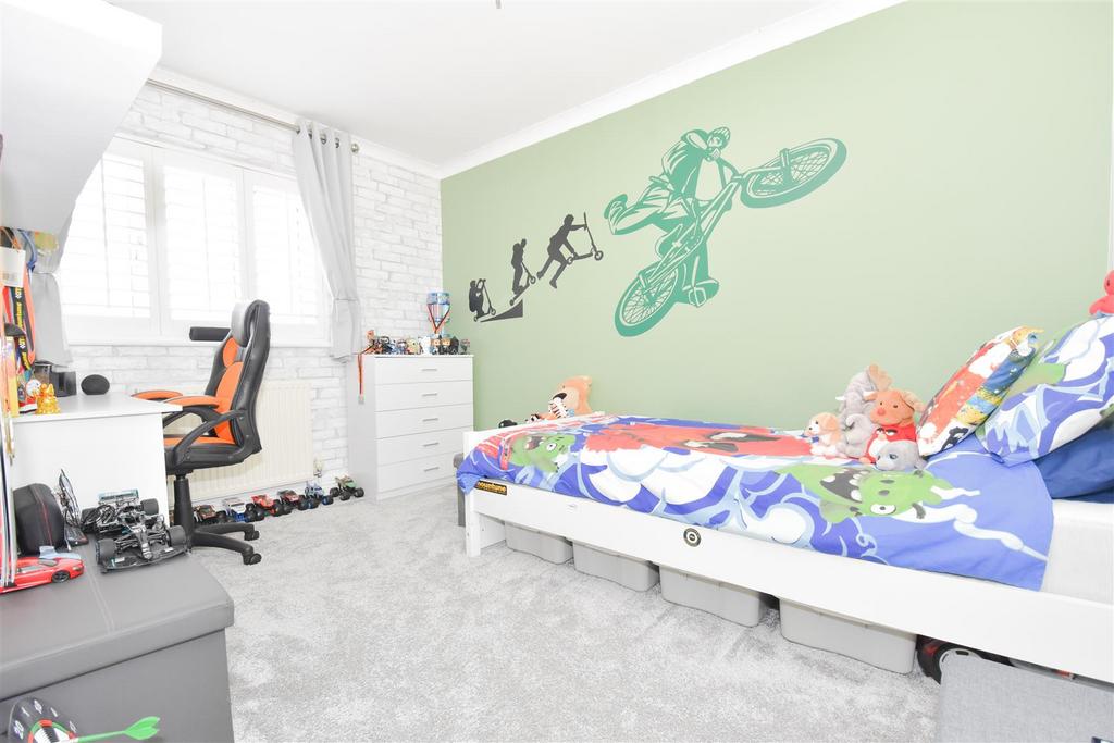 015 - Bedroom 2 - 1.jpg