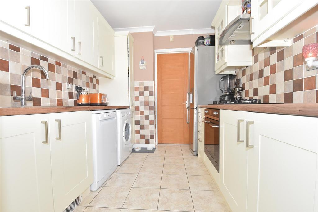 007 - Kitchen 2.jpg